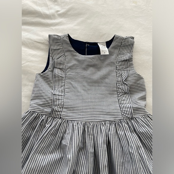 Baby Girl dress by Carter’s size is 24 months. Perfect for Spring! 💐 - Picture 6 of 13